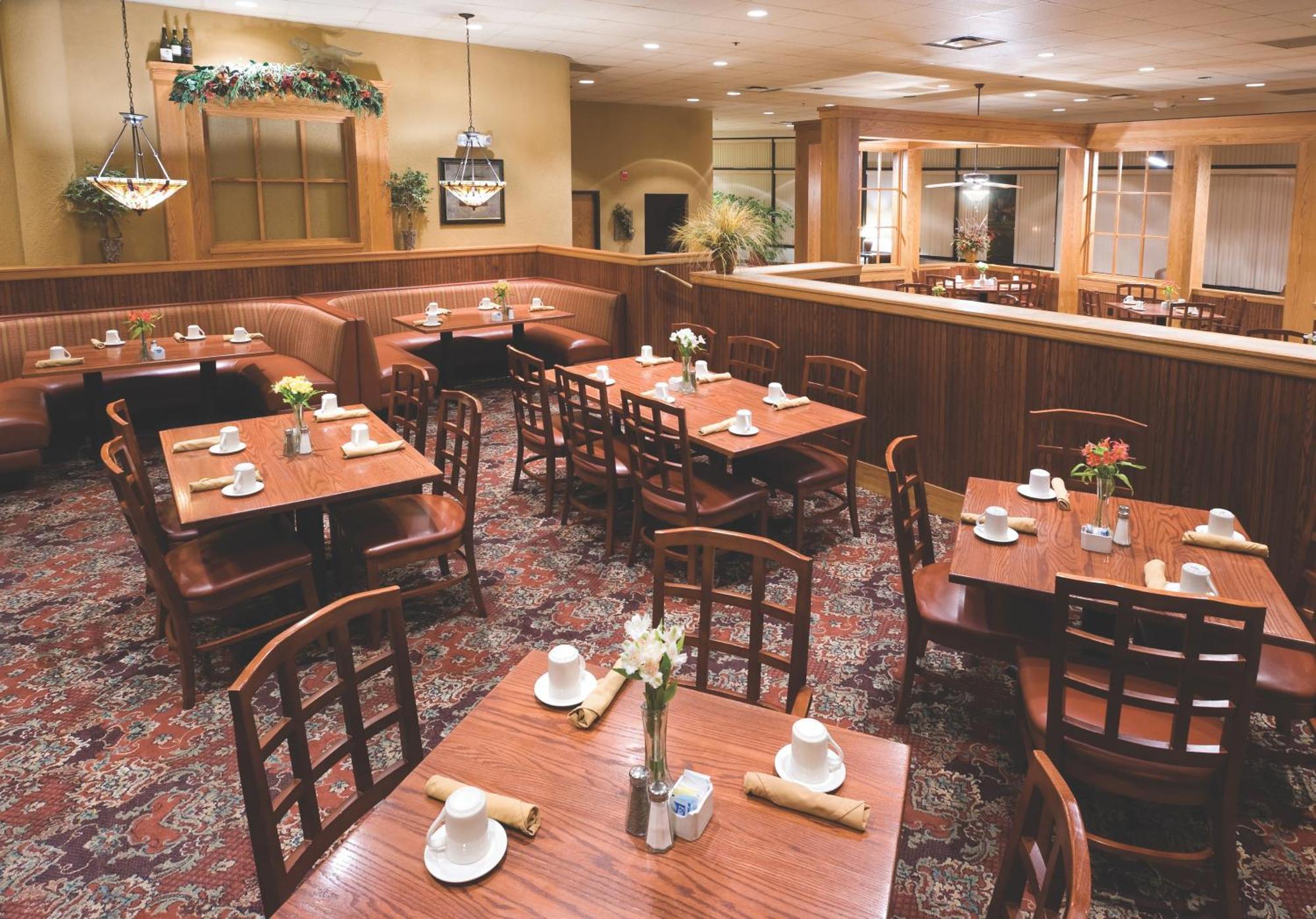 Ramkota Hotel Pierre Restoran gambar
